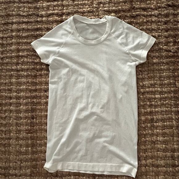 Lululemon Swiftly Tech Short Sleeve Tee-white-Size 6 – Excellent Used Condition - Picture 3 of 8